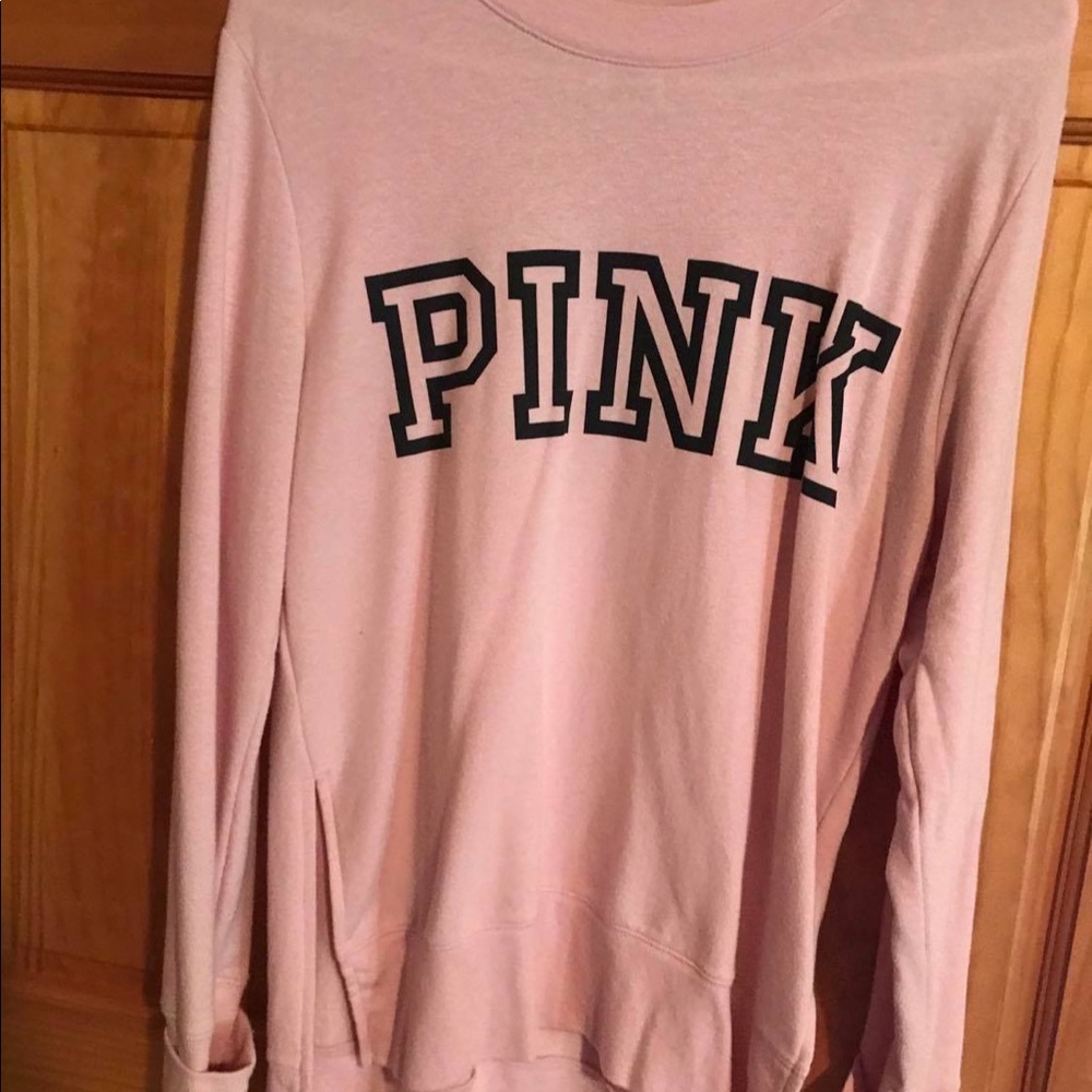 Victoria’s Secret long sleeve tee, smoke free home